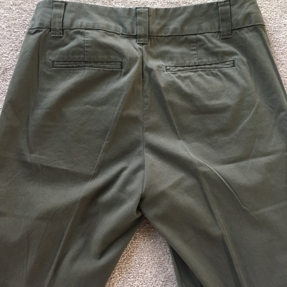 Gap Women’s Bermuda Shorts - Picture 2 of 6